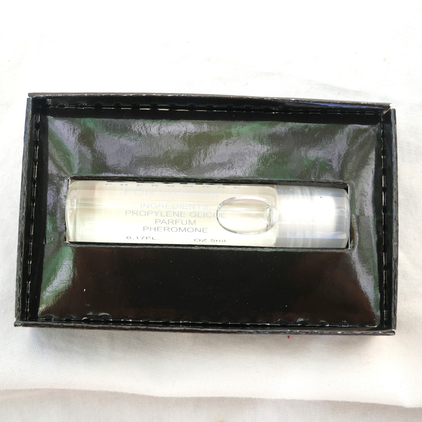INVISIBLE Desire Pheromone without fragance for women to attract men 5ml / 0.17 oz