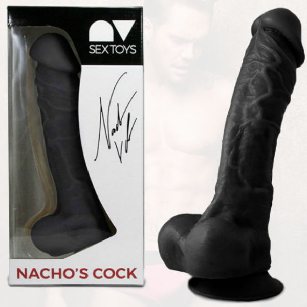 Attore porno con dildo realistico - nacho vidal pene nero enorme sex toy 24 cm